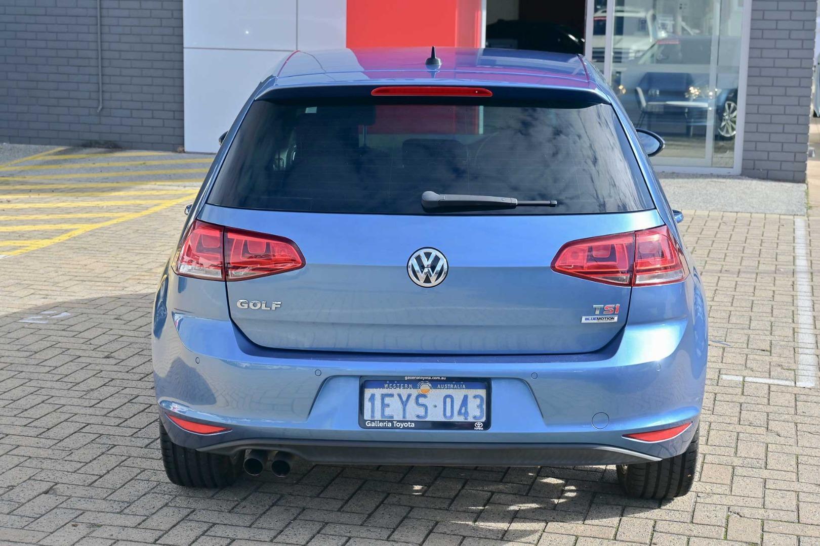 2016 Volkswagen Golf 110TSI Highline in Blue