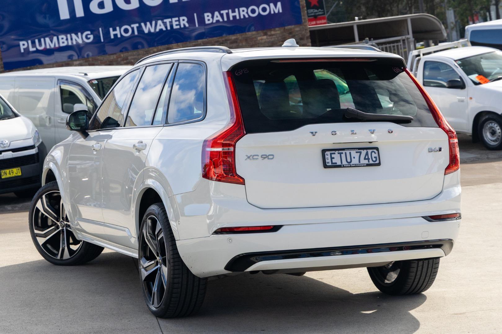 2022 Volvo XC90 B6 R-Design in Other