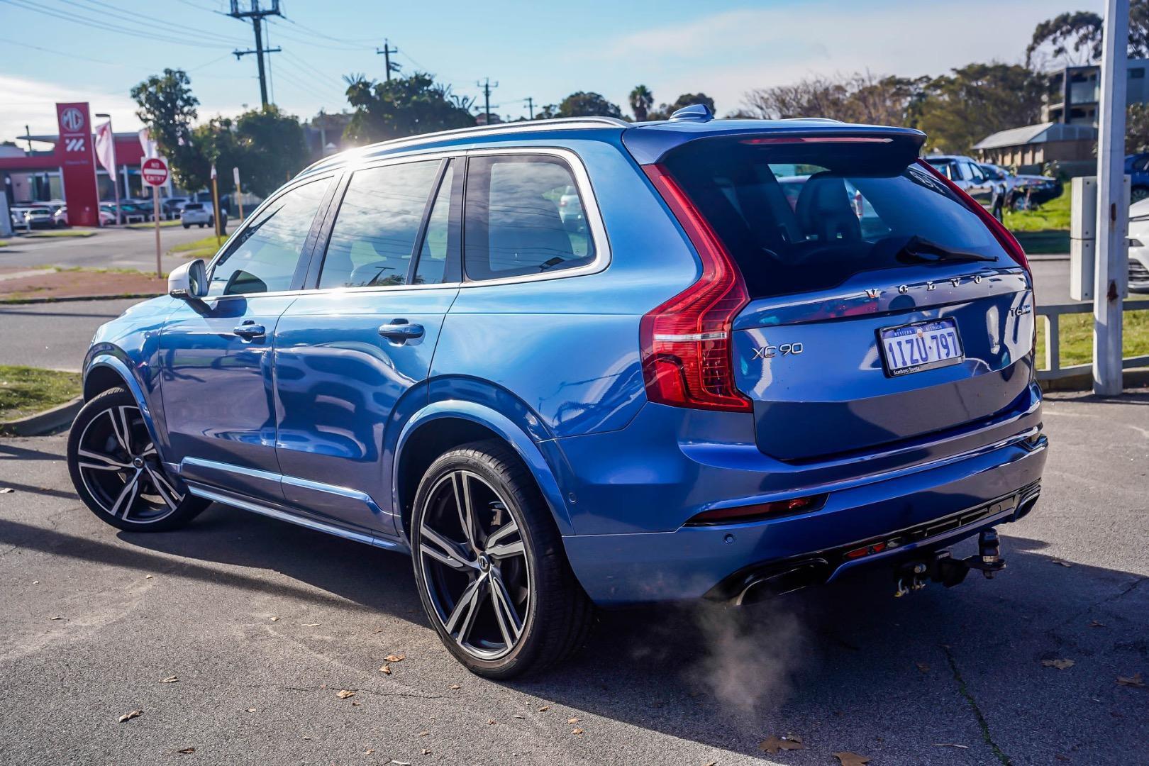 2016 Volvo XC90 T6 R-Design in Blue