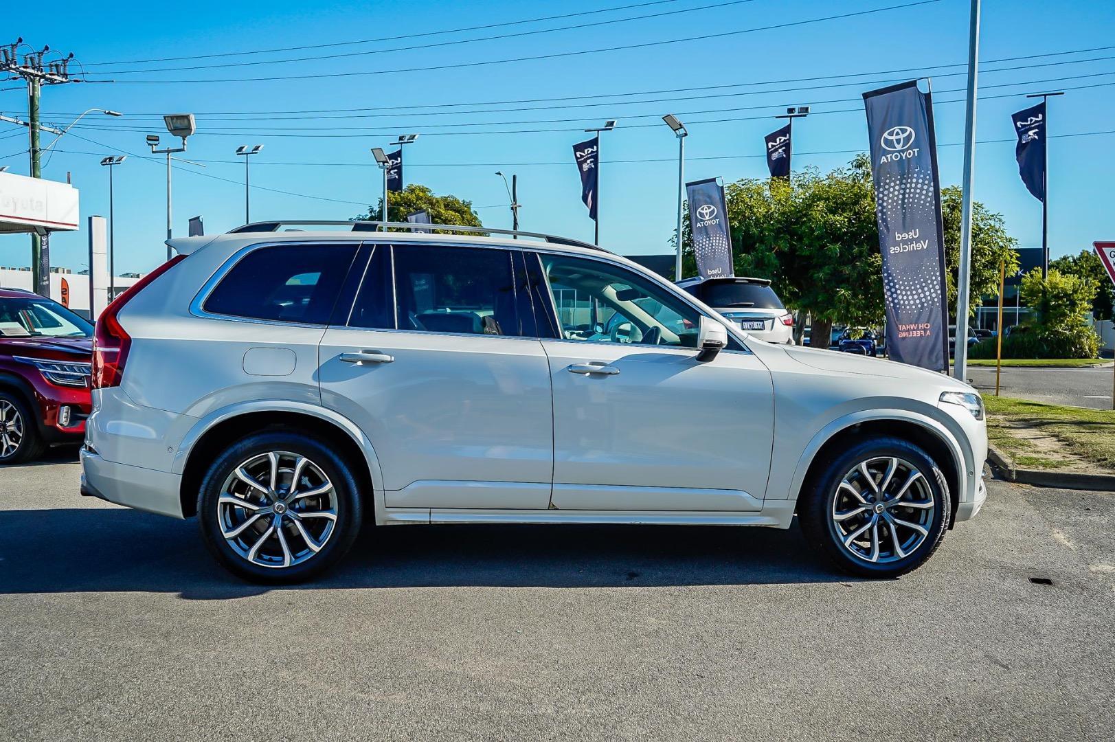 2018 Volvo XC90 T6 Momentum in White