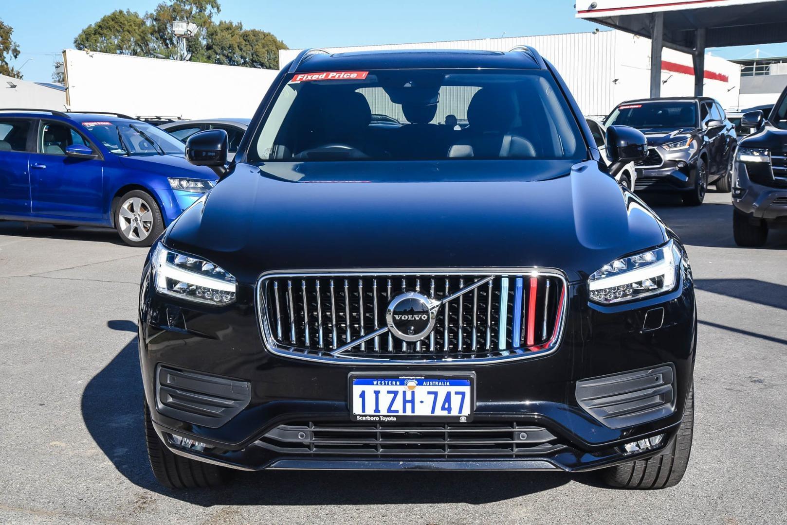 2021 Volvo XC90 T6 Momentum in Black