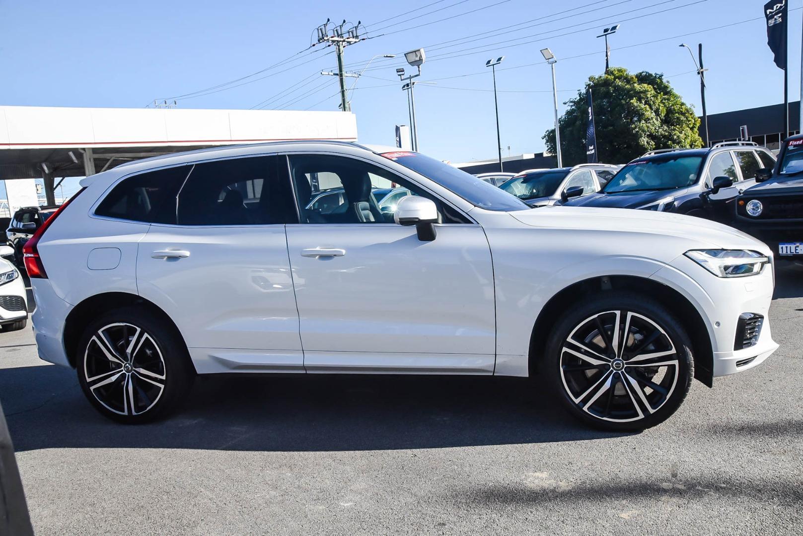 2017 Volvo XC60 T8 R-Design in White