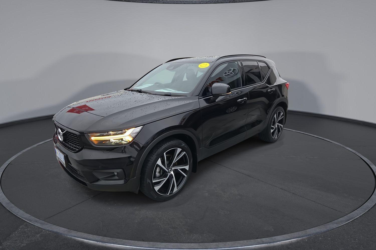 2020 Volvo XC40 T5 R-Design in Black Metallic