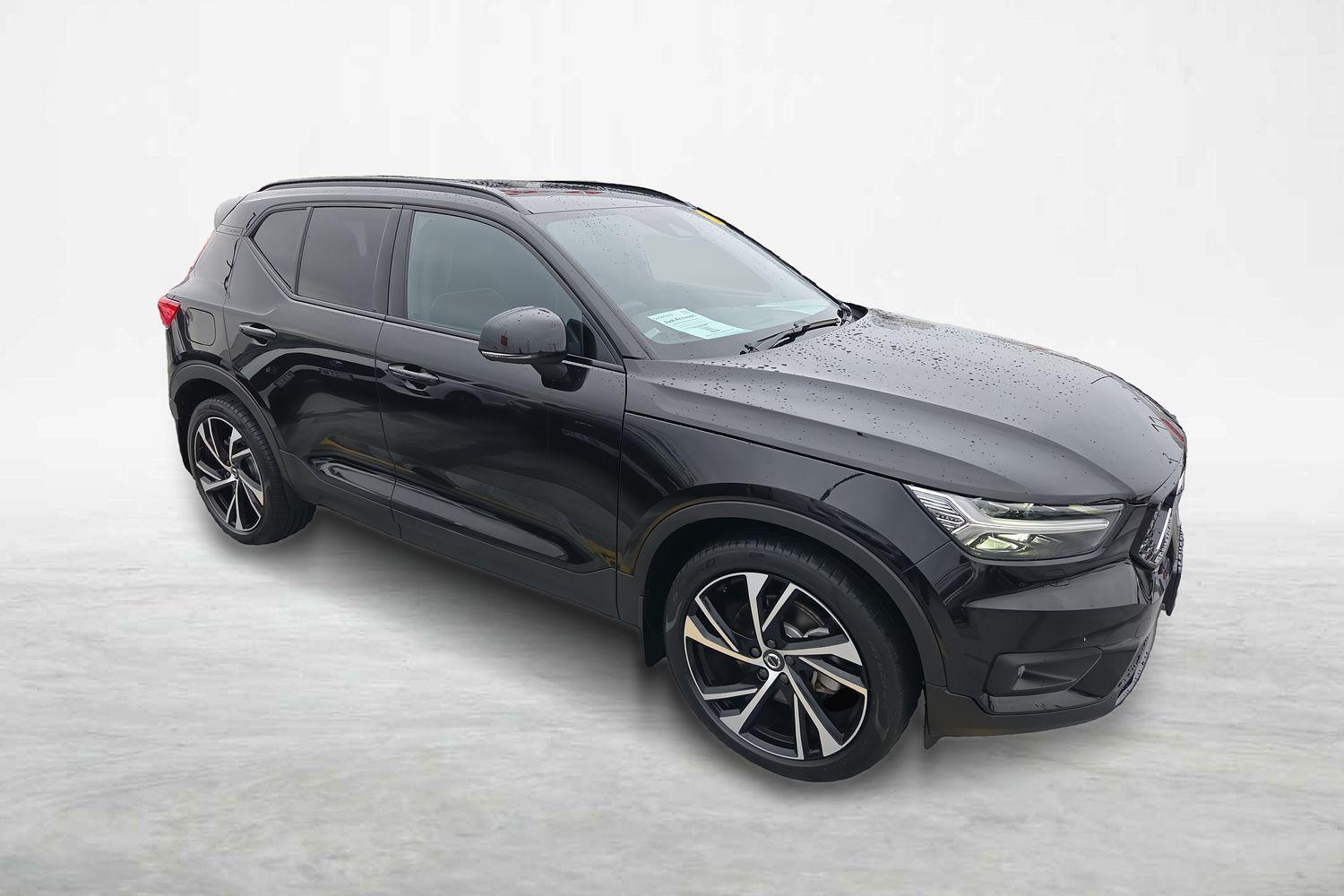 2020 Volvo XC40 T5 R-Design in Black Metallic