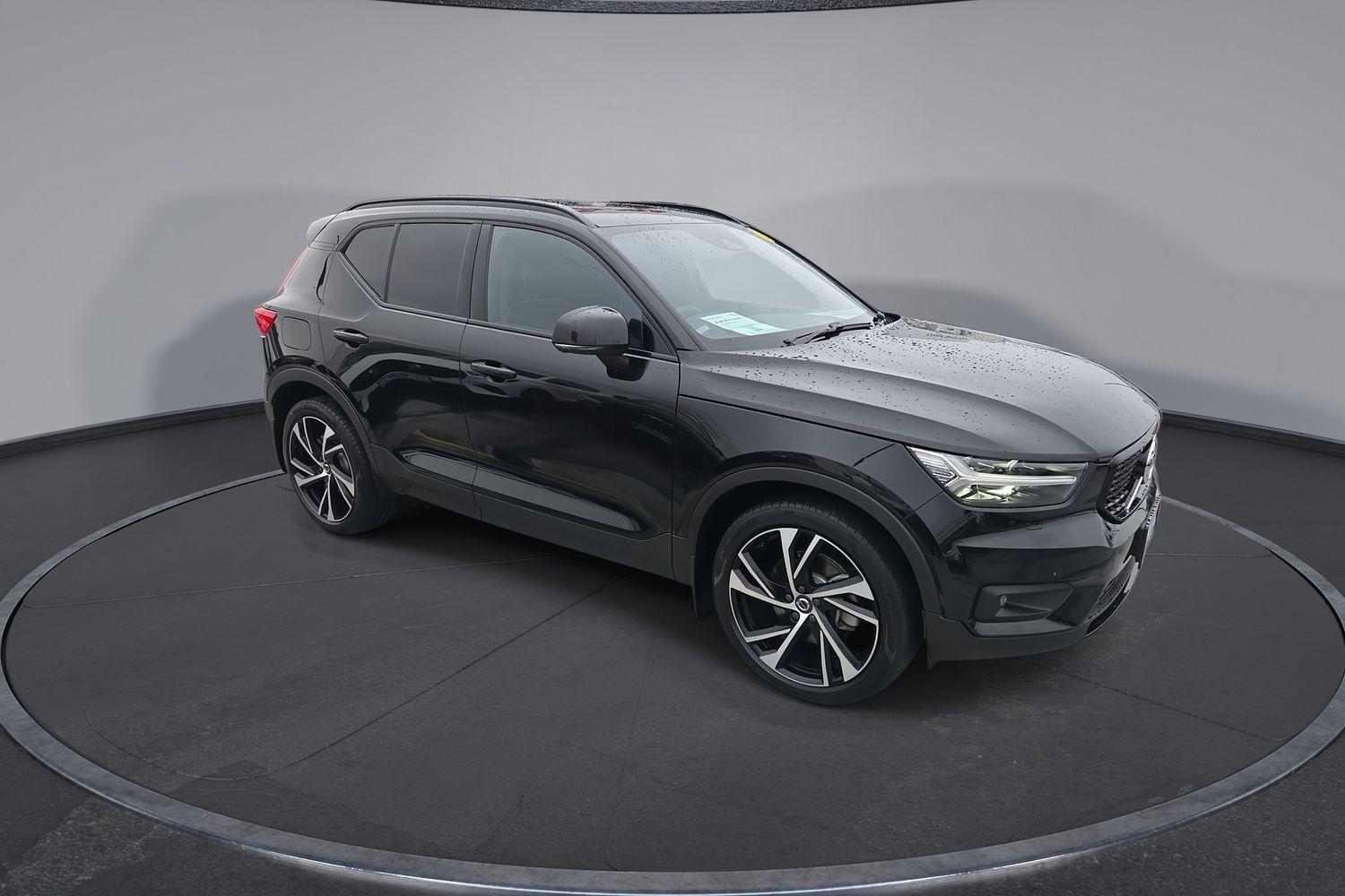 2020 Volvo XC40 T5 R-Design in Black Metallic