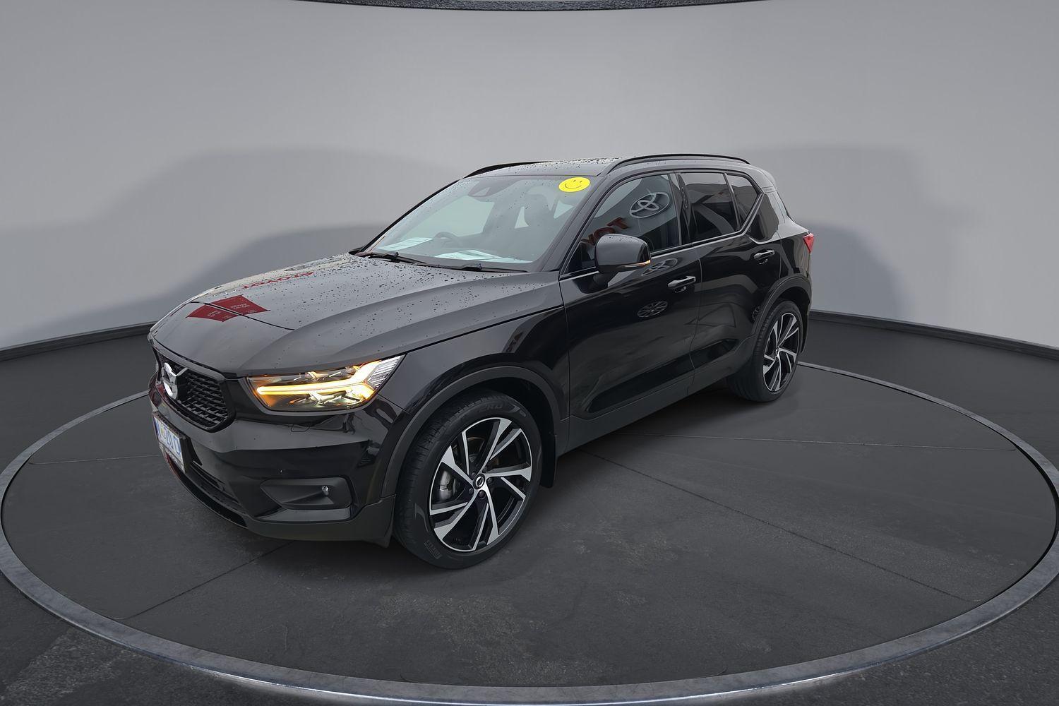 2020 Volvo XC40 T5 R-Design in Black Metallic