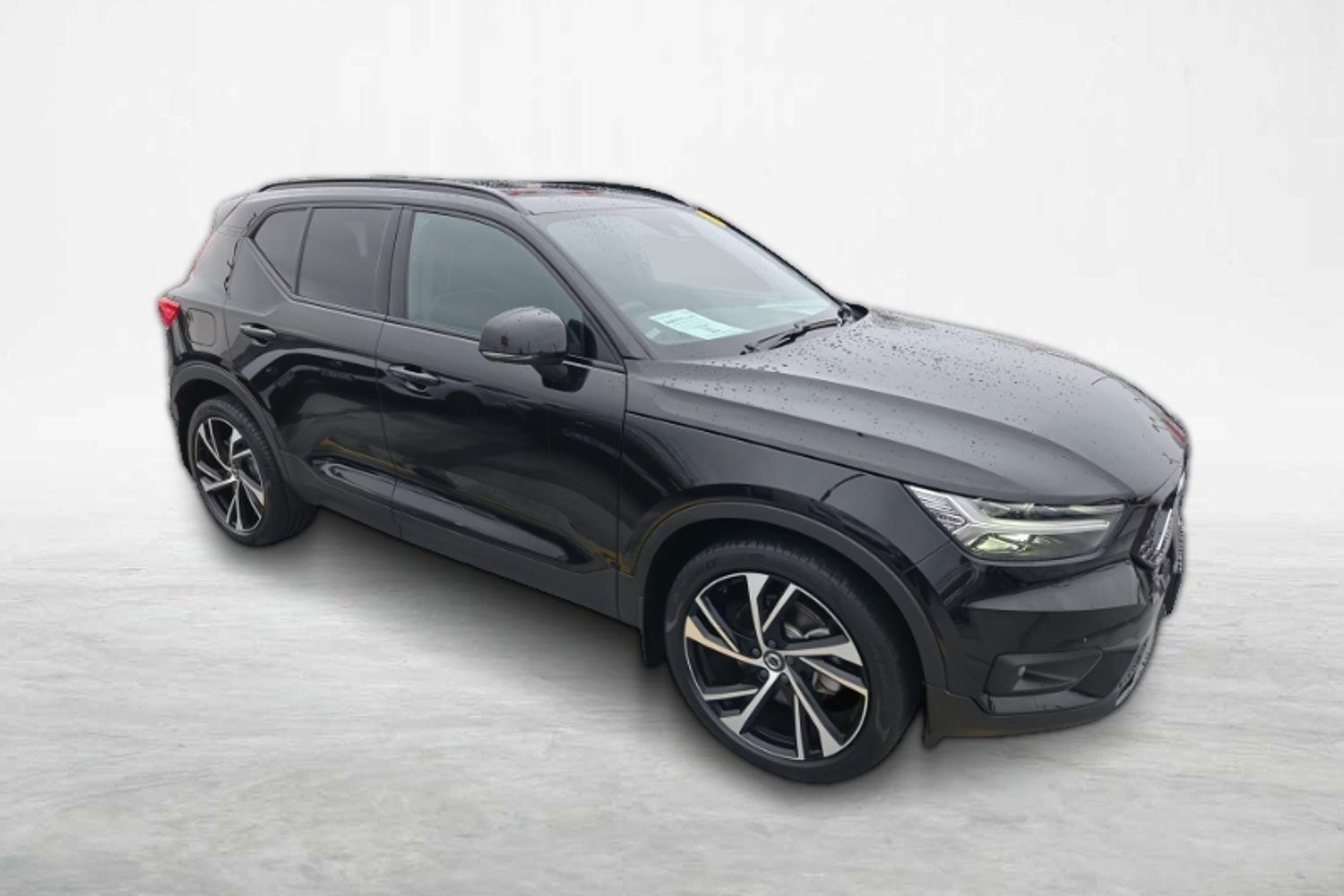 2020 Volvo XC40 T5 R-Design in Black Metallic