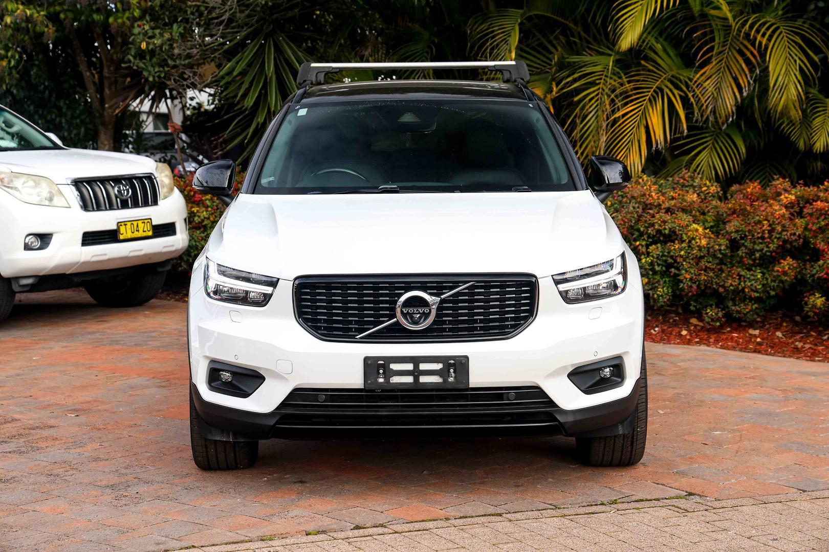 2020 Volvo XC40 T5 R-Design in White
