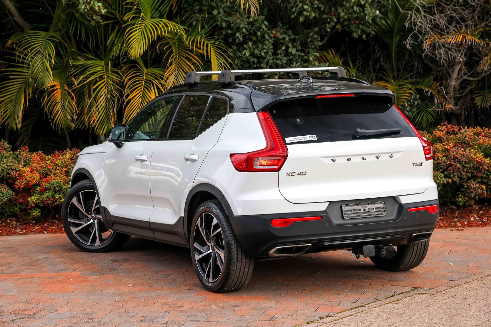 2020 Volvo XC40 T5 R-Design in White
