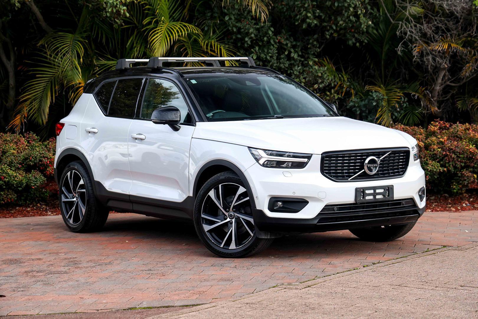 2020 Volvo XC40 T5 R-Design in White