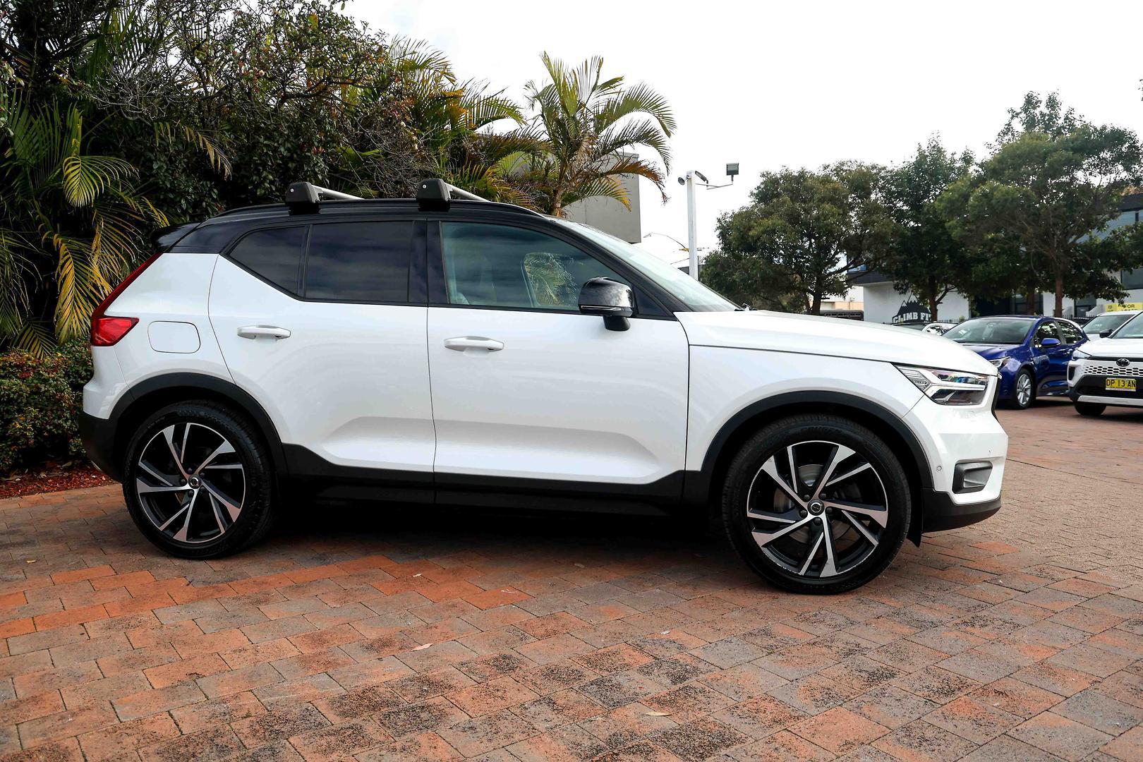 2020 Volvo XC40 T5 R-Design in White